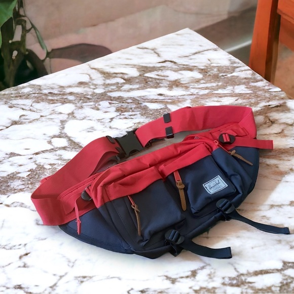 Herschel Unisex Crossbody Sling Bag - Picture 2 of 7